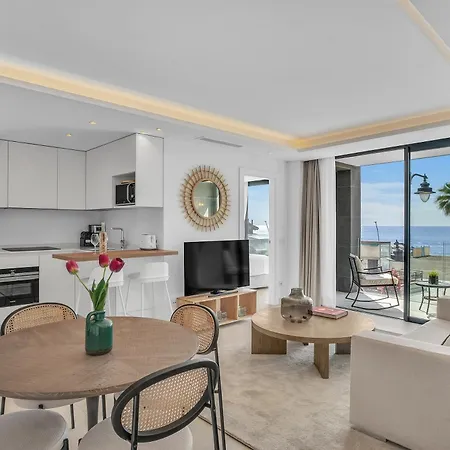 La Viu - Luxury Beachfront 아파트 에스테포나