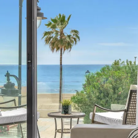 La Viu - Luxury Beachfront 에스테포나