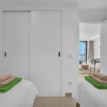 La Viu - Luxury Beachfront Apartment